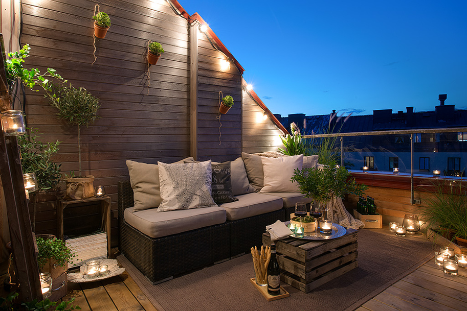 cozy-apartment-scandinavian-style-balcony-night-3